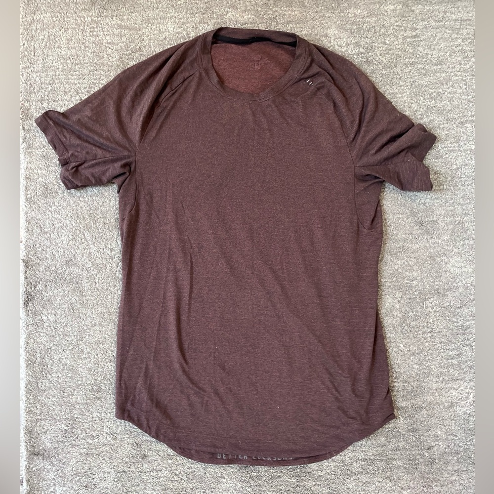 Lululemon Mens License to Train Short-Sleeve T-Shirt in Maroon. size Medium